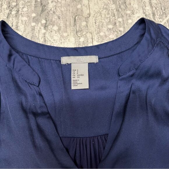 H&M Blue Satin Sleeveless Career V Neck Tank Top Blouse with Gold Buttons Size S - Picture 3 of 9